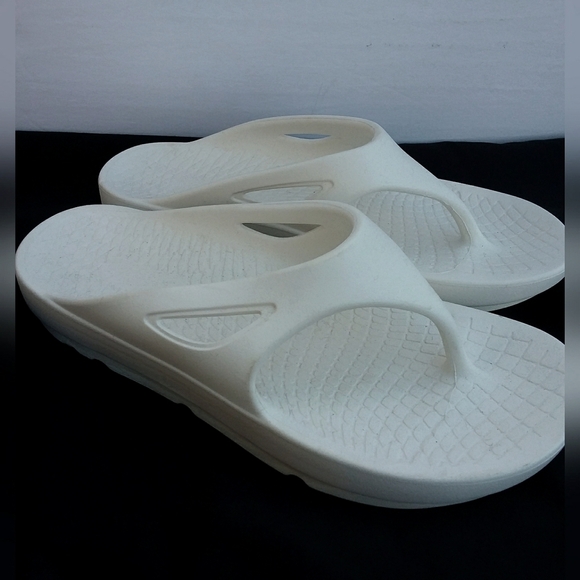 Dovies White Slide Sandals - Picture 1 of 4